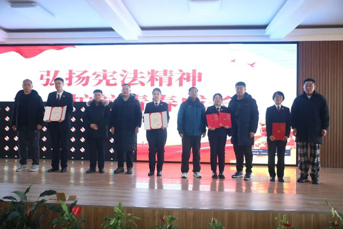 3弘扬宪法精神 护航青春成长——阜新检校合作基层行(海州站)活动圆满落幕.jpg